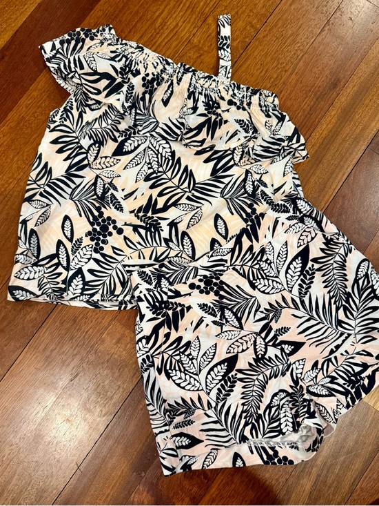 Janie and Jack Other - Janie and Jack TROPICAL LEAVES RUFFLE SHOULDER TOP and shorts set sz 8